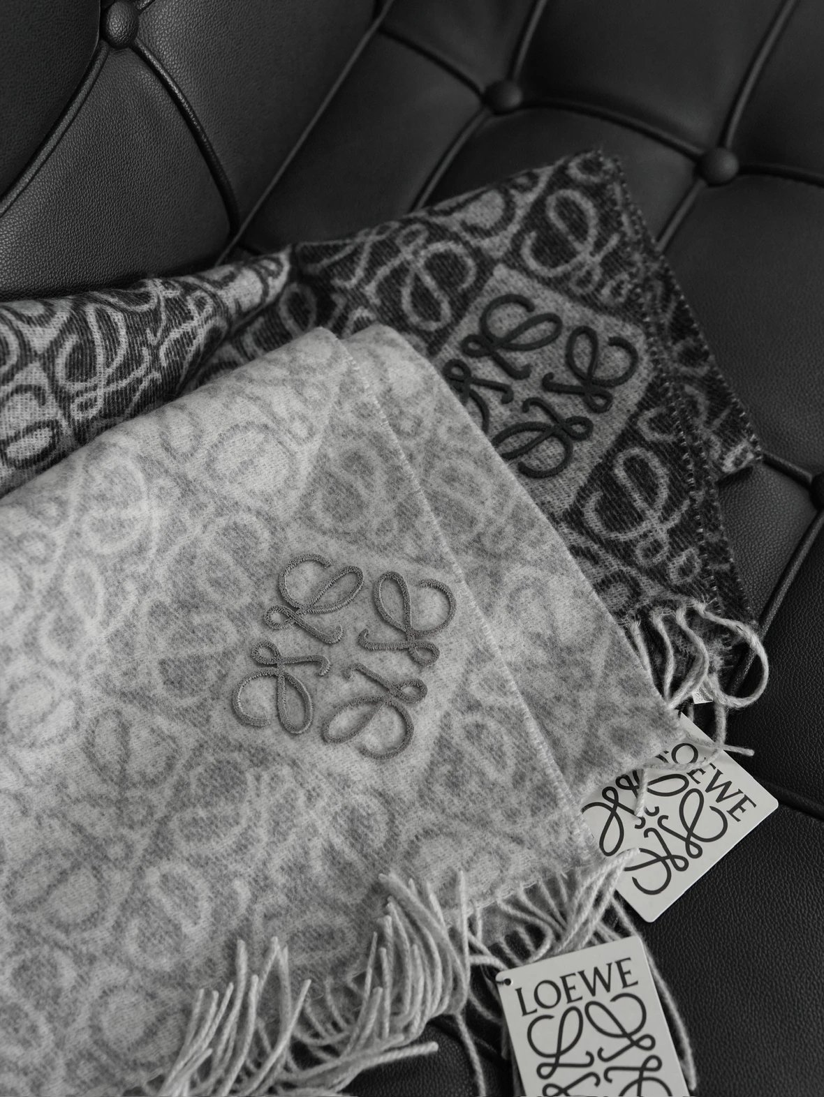 Item ID 8528 L0EWE- corner Anagram Tufted embroidered relief “90% wool blend ” men'