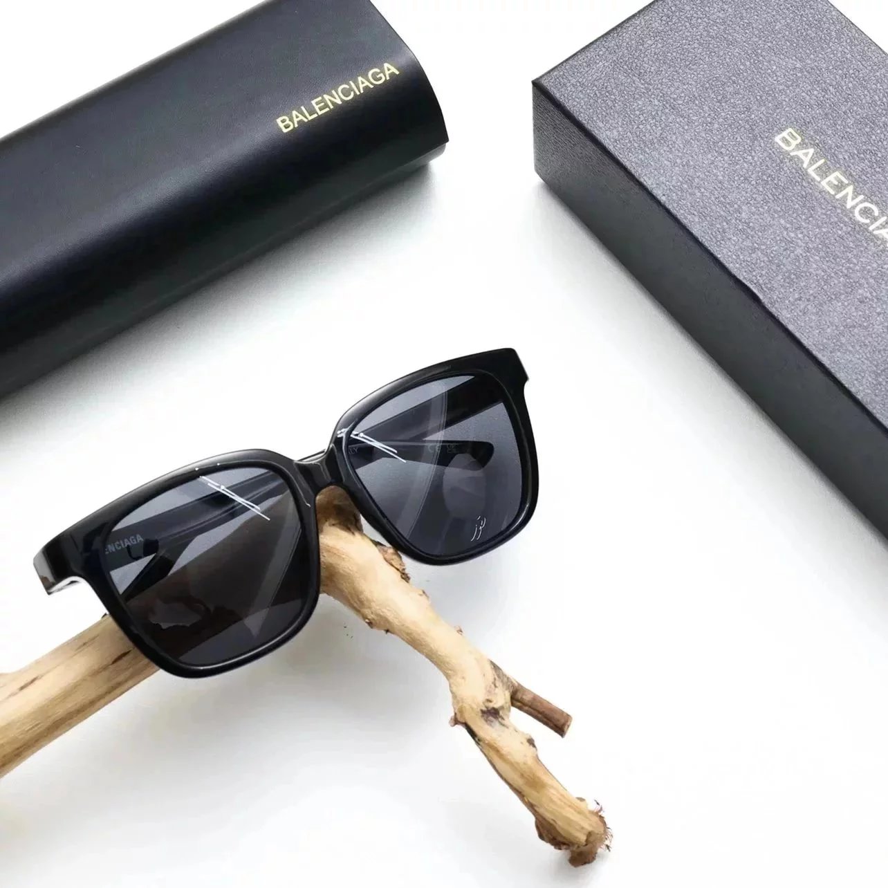 Item ID 8404 BLCG sunglasses -2023 New style - Lightweight futuristic sunglasses -