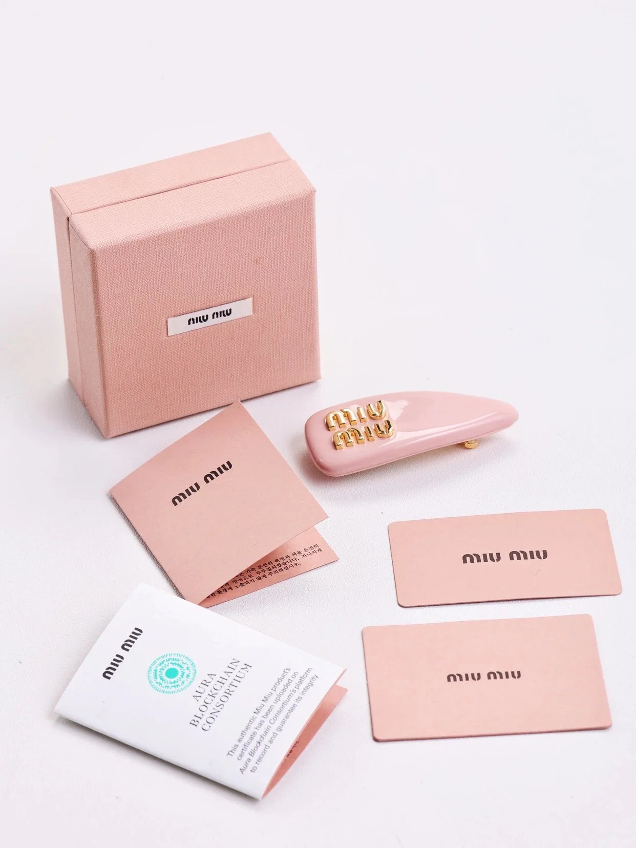 Item ID 8381 M1u-M1u- Miu Miu -2023FW- Pink patent leather hairpin - gold hardware