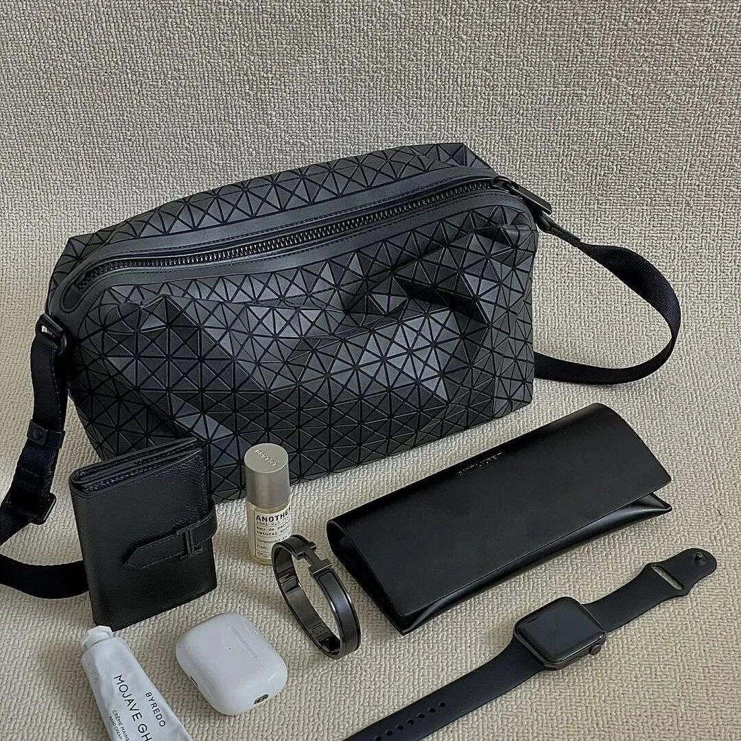 Item ID 8490 Issey-M1yaki- Issey Miyake -Kuro-saddle-PVC diamond camera bag - Matte