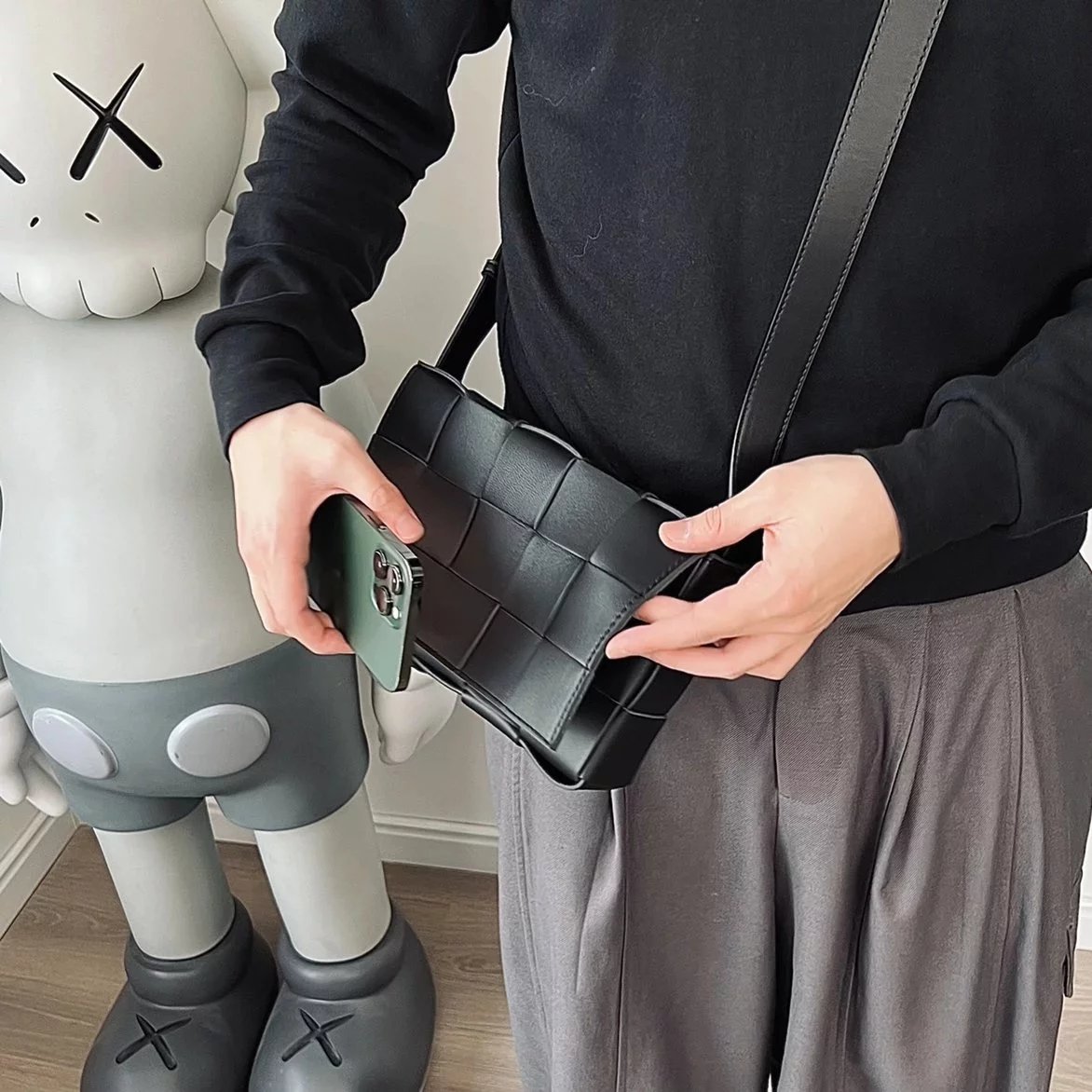 Item ID 8449 B0ttega Veneta - Bottega Veneta - CASSETTE - Crossbody Bag -15 Grid Wo