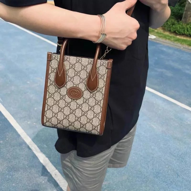 Item ID 8480 GUCCI Gucci GG-Retro Series decorated with interlocking pairs G mini t