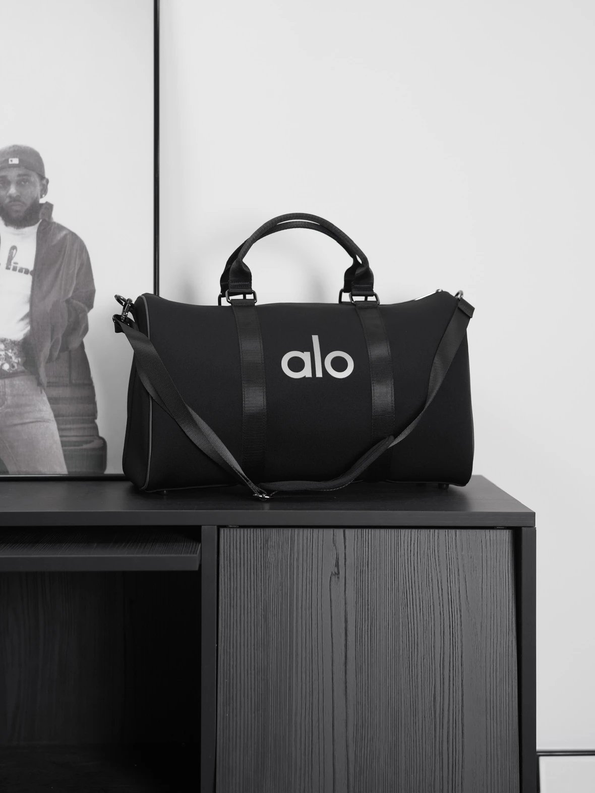 Item ID 8446 Aloyoga large capacity classic chloroprene rubber handbag luggage bag