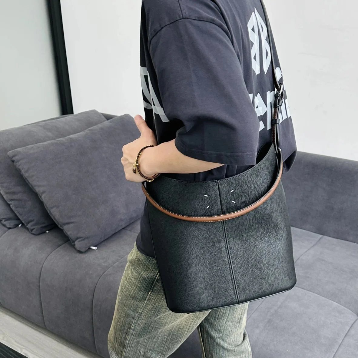 Item ID 8498 Maison-Mag1ela Magira Press age contrasting shoulder straps black brow
