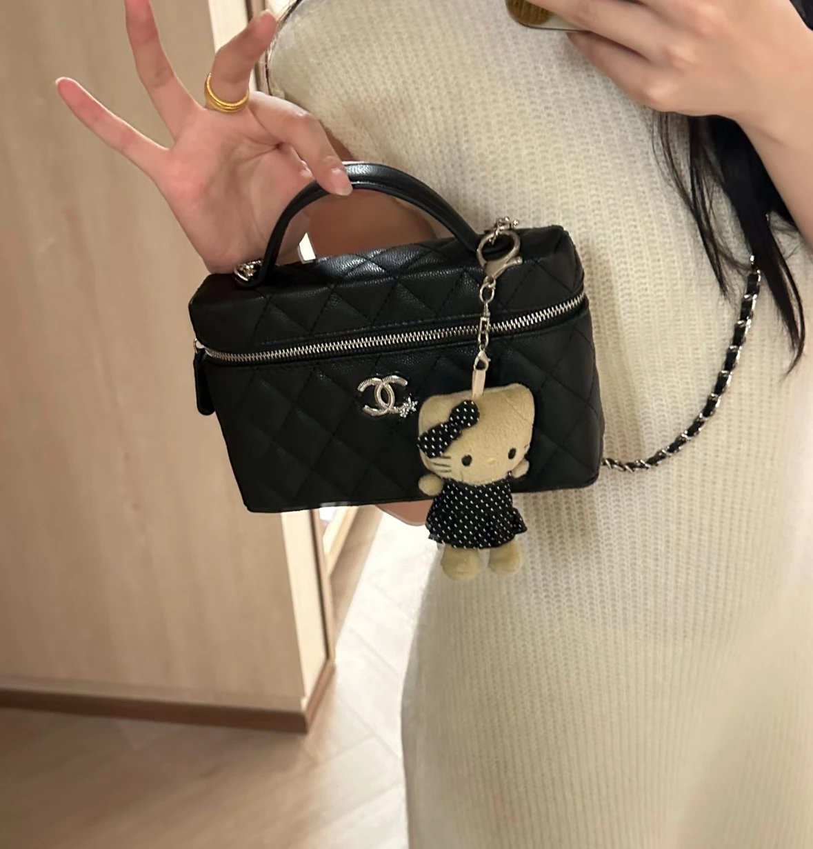 Item ID 8458 CHANE1- _Exclusive Hardware Details_ 25B Star Series Brand Logo Diamon