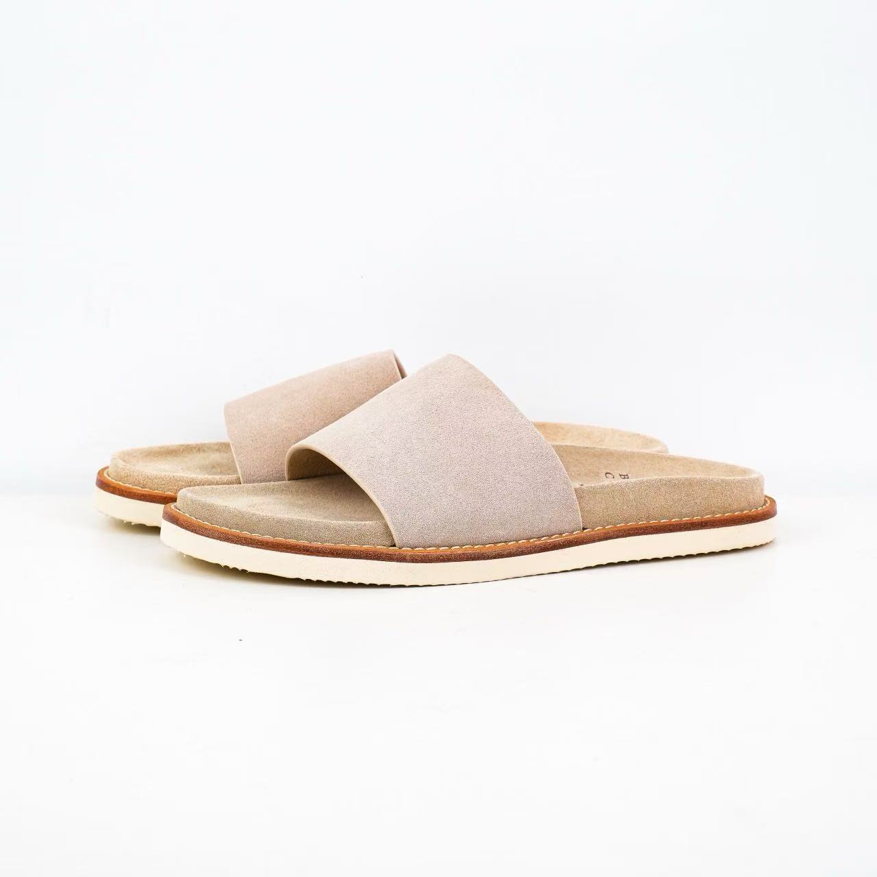 Brunello Cucinelli 一字麂皮凉拖 卡其色