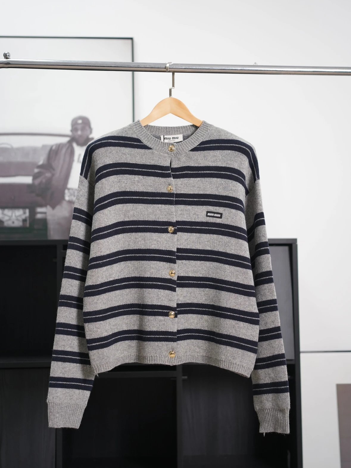 Item ID 8004 M1UM1U Miu Miu double-layer knitted logo patch cardigan with _precise