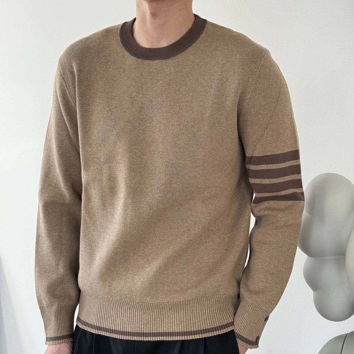 Item ID 8093 THOMBR0WNE-TB-“ natural black horns ”“ Custom dyed three-color webbing