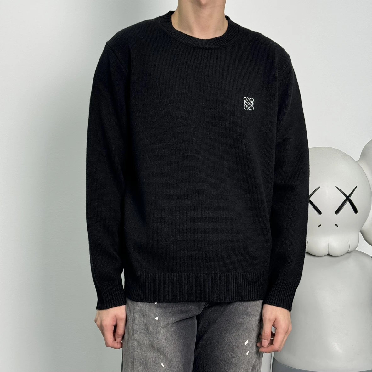 Item ID 8083 L0EWE Luo Yiwei “100% Superfine merino wool ”FW23Logo Embroidered roun