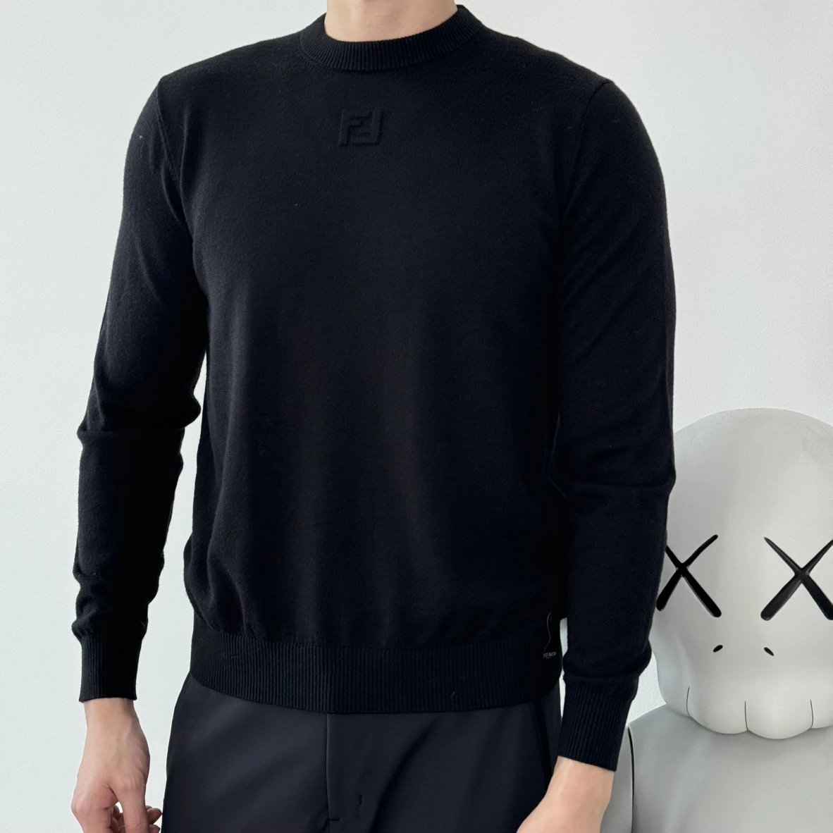 Item ID 8181 FEND1 Fendi FW24“100% Sheep wool ” relief logo solid logo detail long