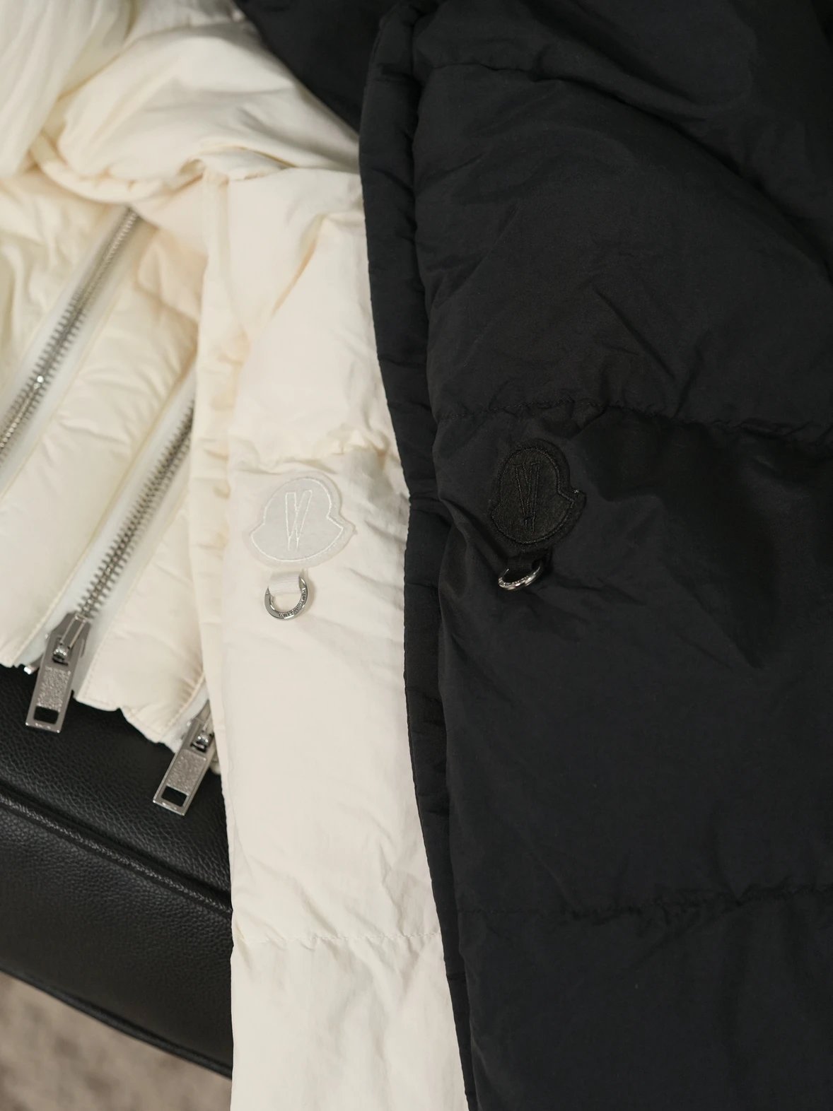 Item ID 8114 GENIUS-YAEL series -“90 white goose down ” Short double-zip adjustable