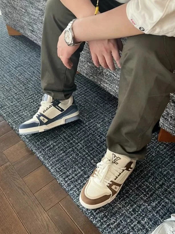 1V Trainer Frosted Series