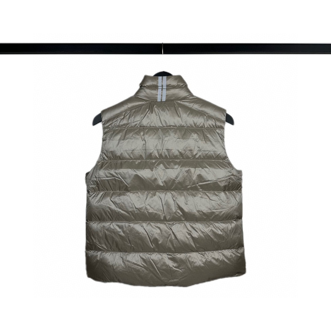 大鹅18马甲羽绒服