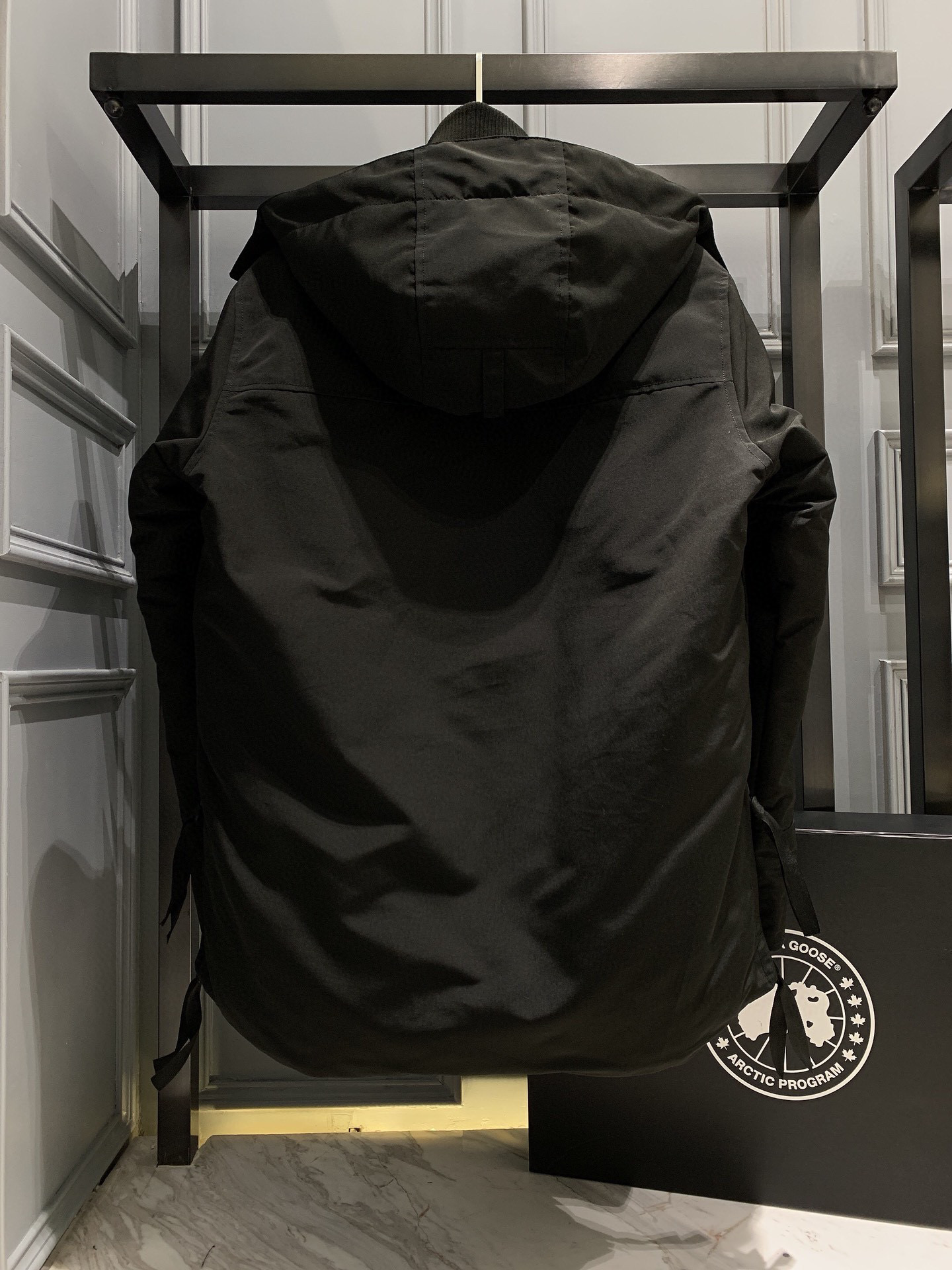 大鹅23男款黑标_羽绒服