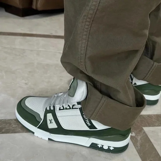 1V Trainer Frosted Series