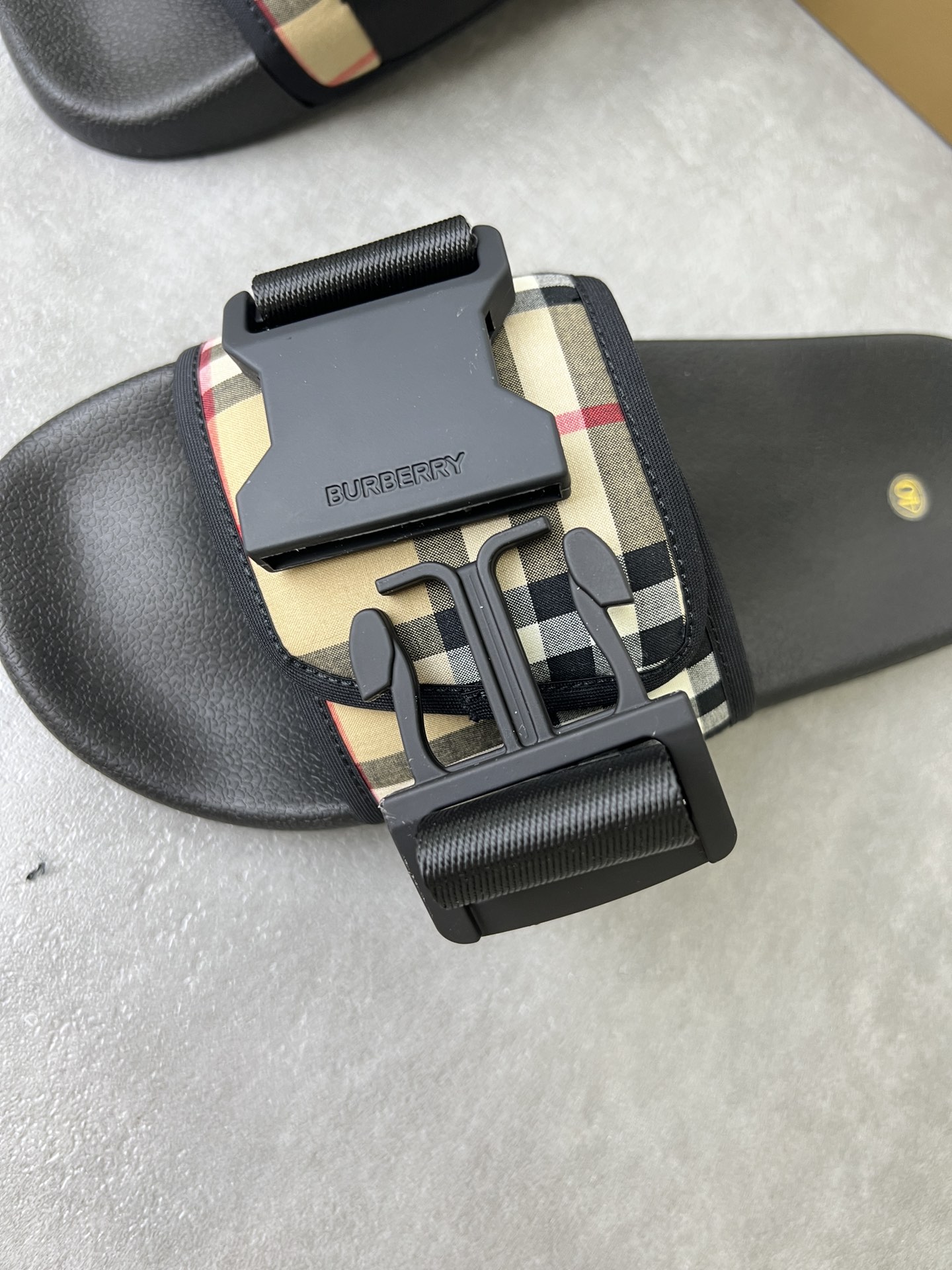 bbr新款搭扣复古凉鞋