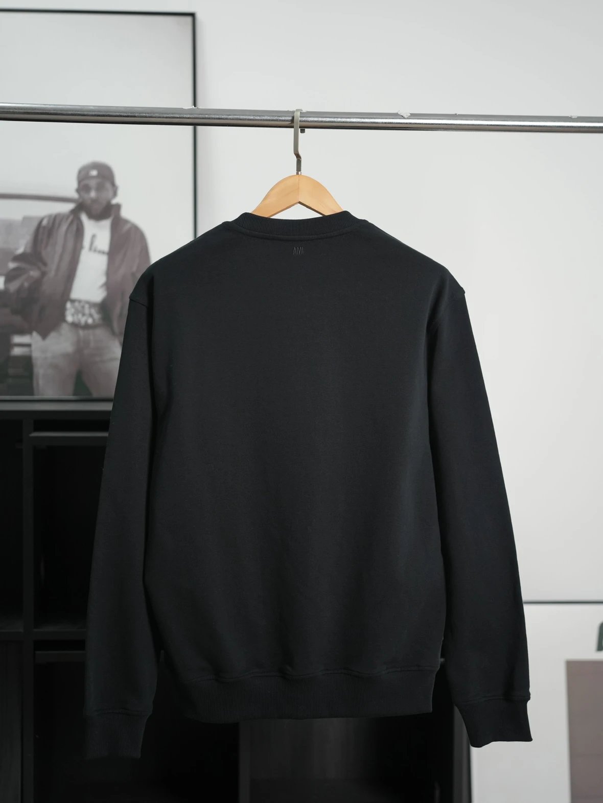 Item ID 8071 AMI spring sweatshirt - BEHRINGER Thousand Needle Embroidery Round Nec