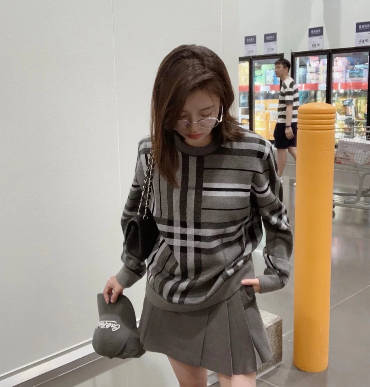 Item ID 8253 Burberr- Burberry -2023ss- Irregular plaid - wool sweater - Black and