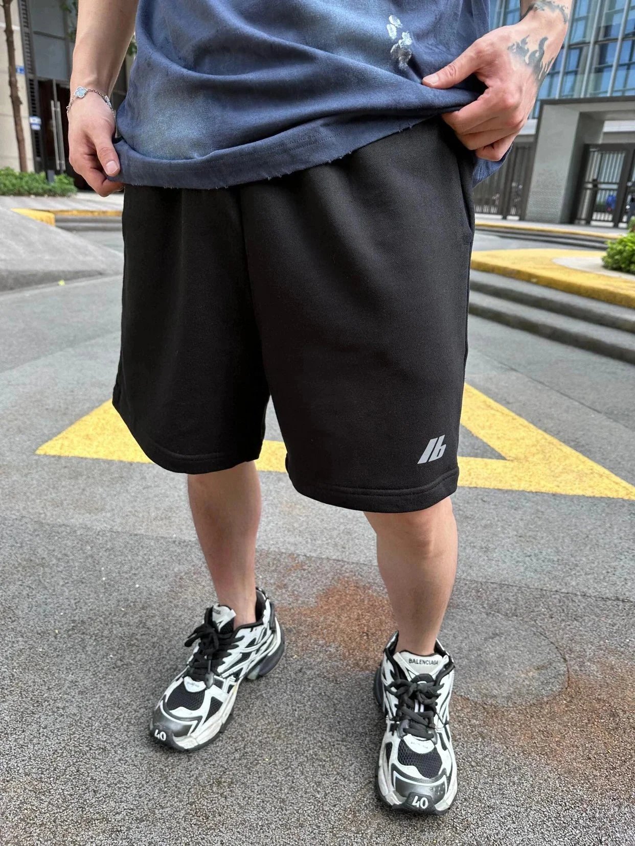 Item ID 8228 Balenci@ga- Paris 2024 ss-3M Reflective Logo Shorts - LB Reflective Lo