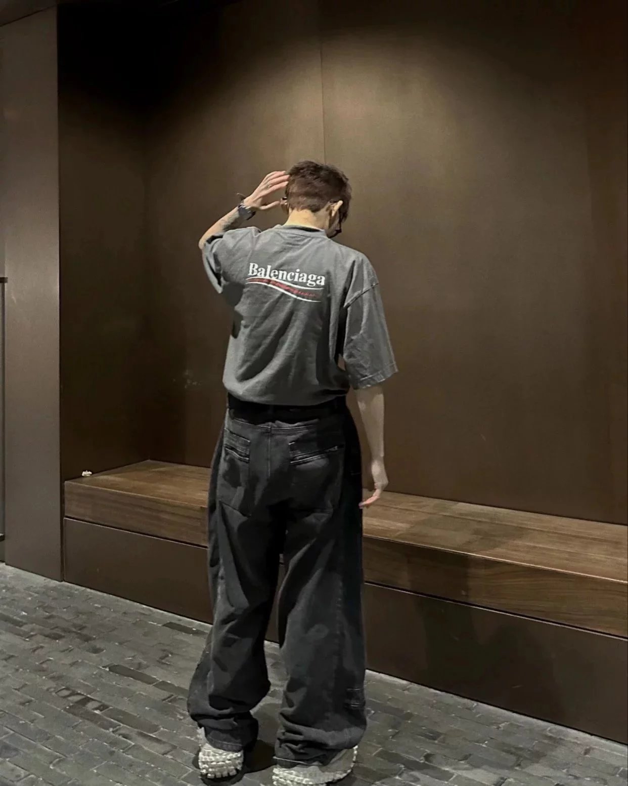 Item ID 8291 Balenciag-2022fw - Wave Cola Short Sleeve - Dark Brown - Damaged Proce