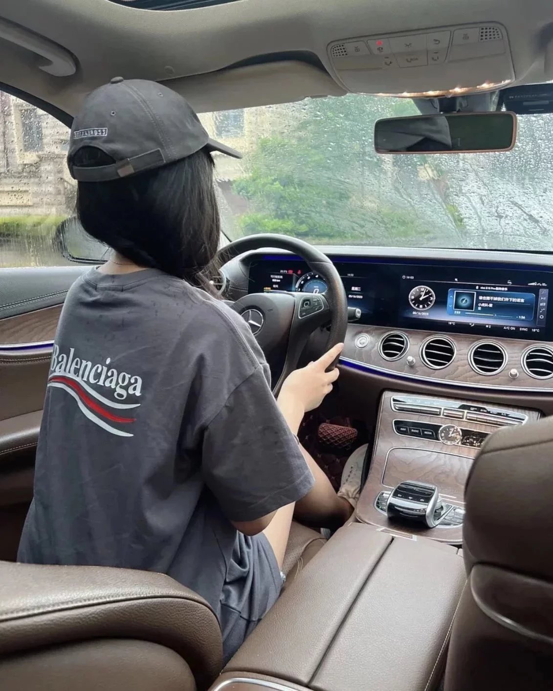 Item ID 8291 Balenciag-2022fw - Wave Cola Short Sleeve - Dark Brown - Damaged Proce