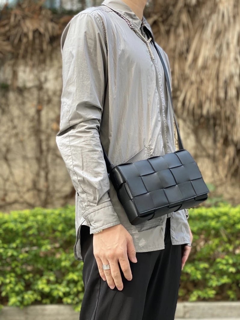 Item ID 8449 B0ttega Veneta - Bottega Veneta - CASSETTE - Crossbody Bag -15 Grid Wo