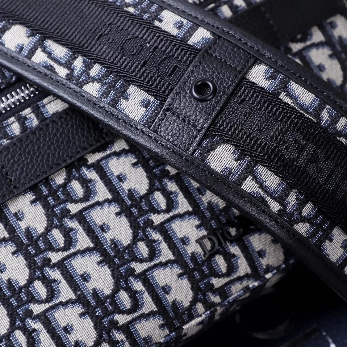 Item ID 8471 DIO-SAFARI-BLIQUE shoulder bag - unisex - one size fits all - messenge