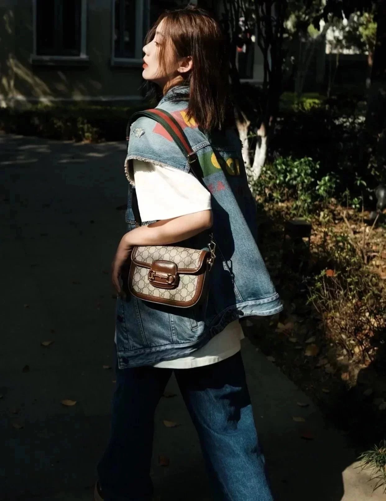 Item ID 8462 Correct oil edge - Needle car details _- GC floral saddle bag - Horseb