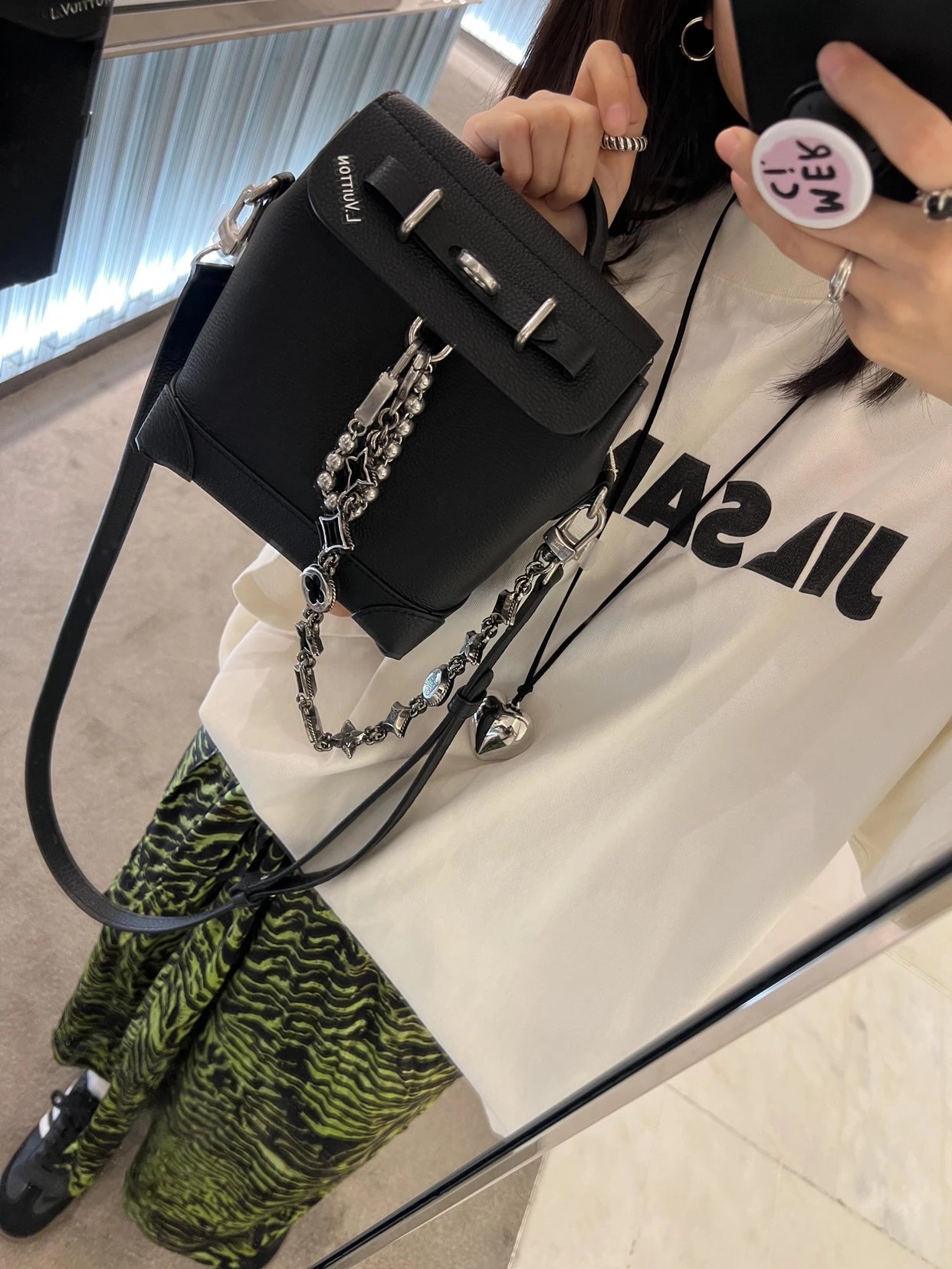 Item ID 8483 Haute Couture - Steeler-15- Metal Pearl Pendant - Flip Bag - Show Lock