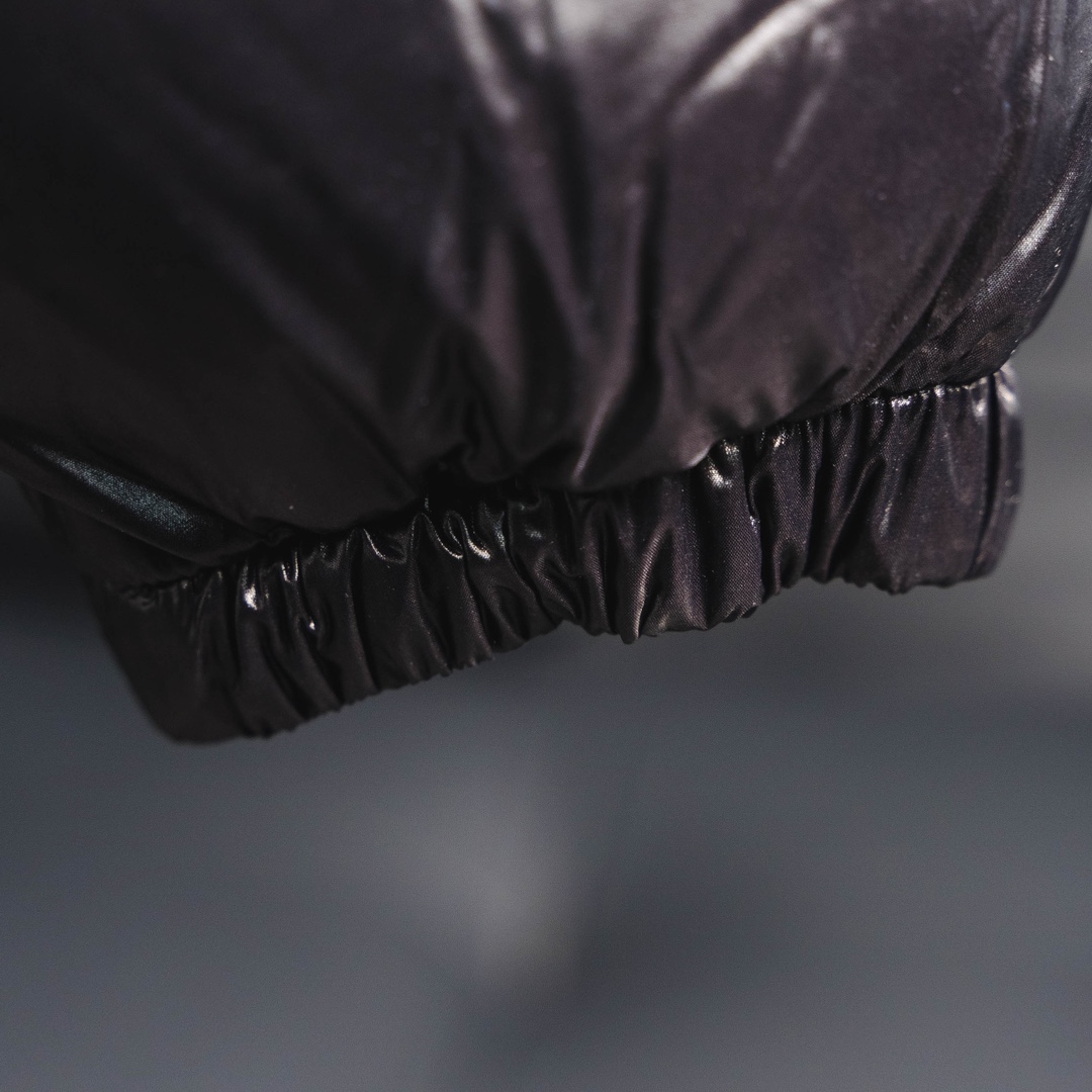 CELINE后背大字母