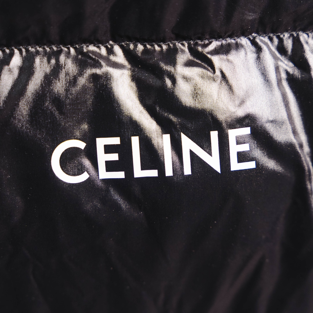 CELINE后背大字母