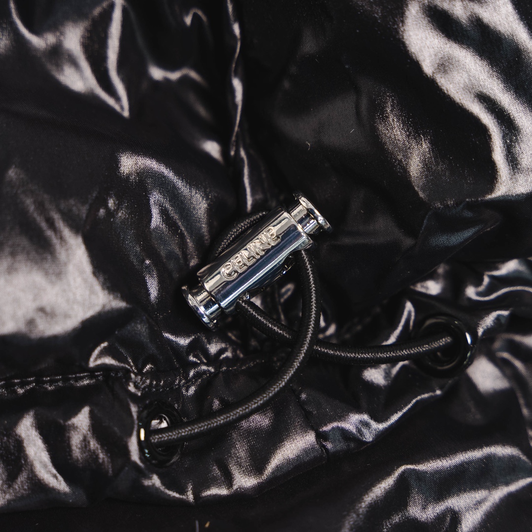 CELINE后背大字母