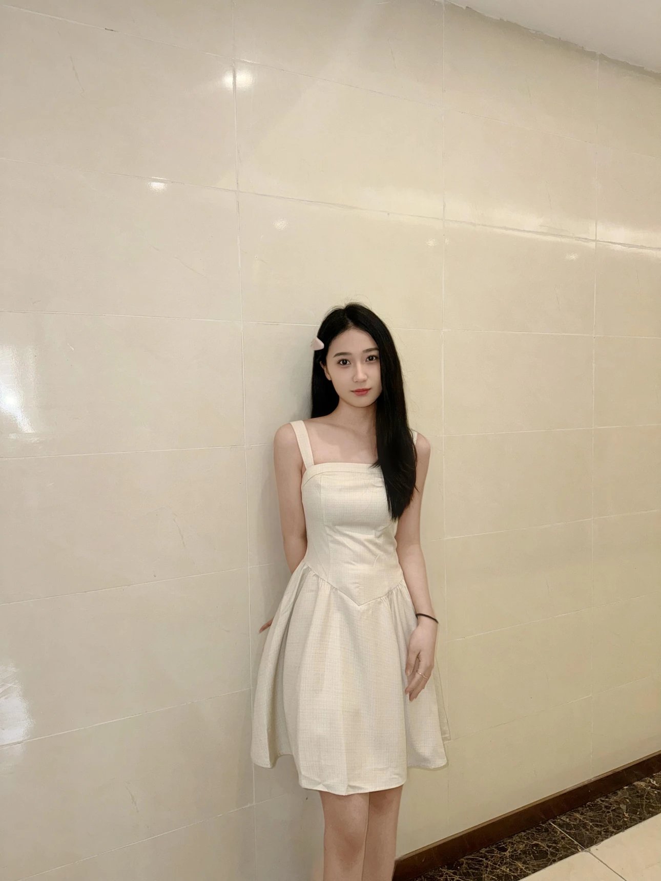 Item ID 8381 M1u-M1u- Miu Miu -2023FW- Pink patent leather hairpin - gold hardware