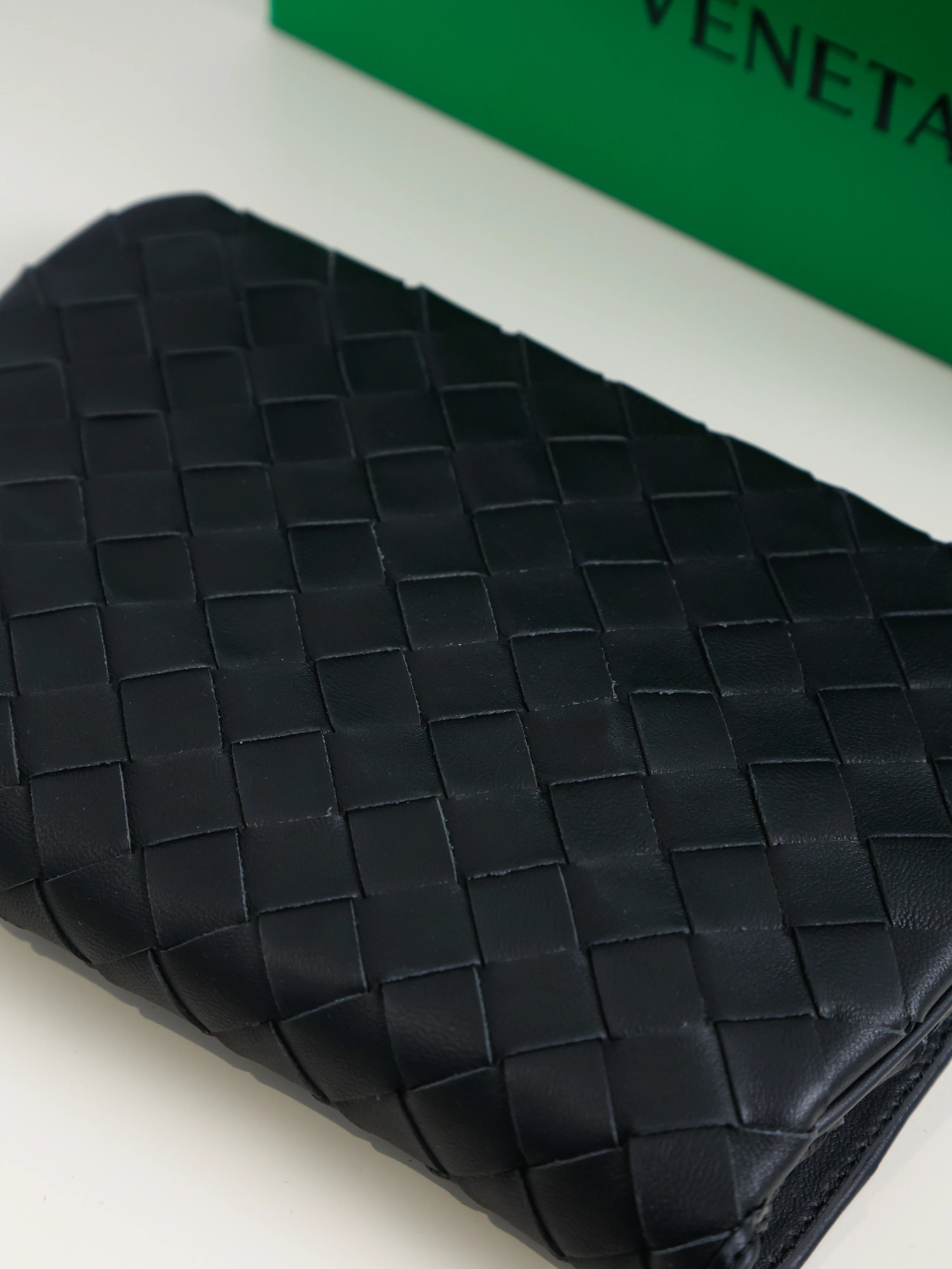 Item ID 8450 B0ttega Veneta BV - Classic Weaving Series - Sheepskin Small Grid Hand