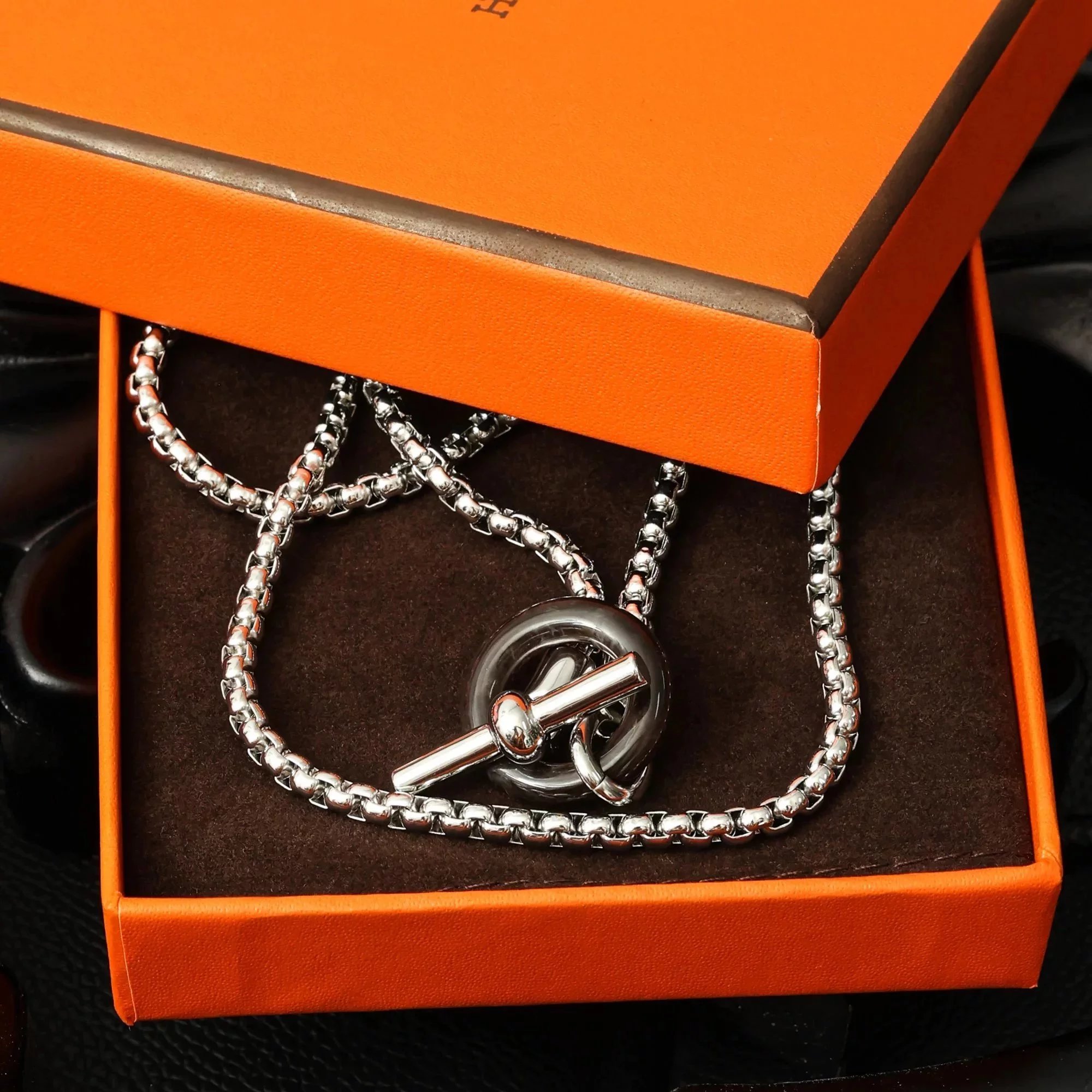 Item ID 8379 Essential for autumn and winter - The first sweater chain - Natural ho