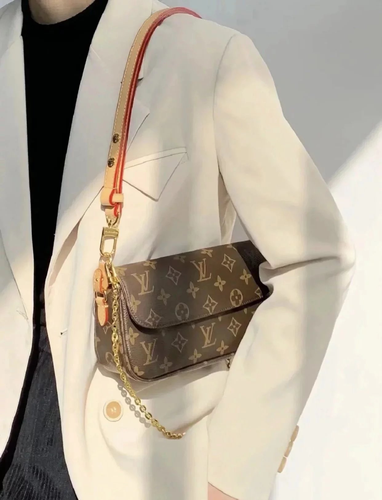 Item ID 8431 Advanced Customization - Wallet On Main IV Handbag - Underarm Bag - Ch