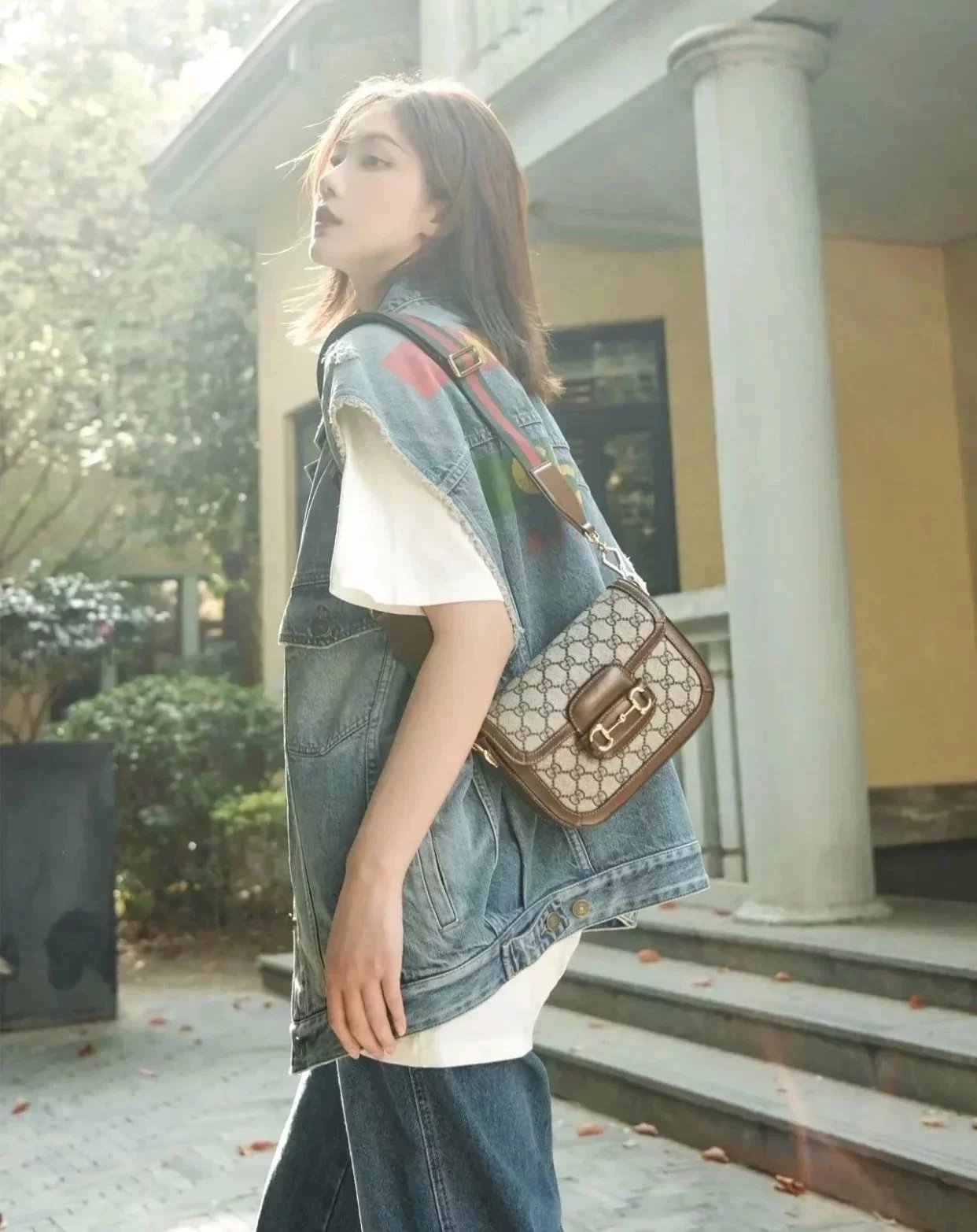 Item ID 8462 Correct oil edge - Needle car details _- GC floral saddle bag - Horseb