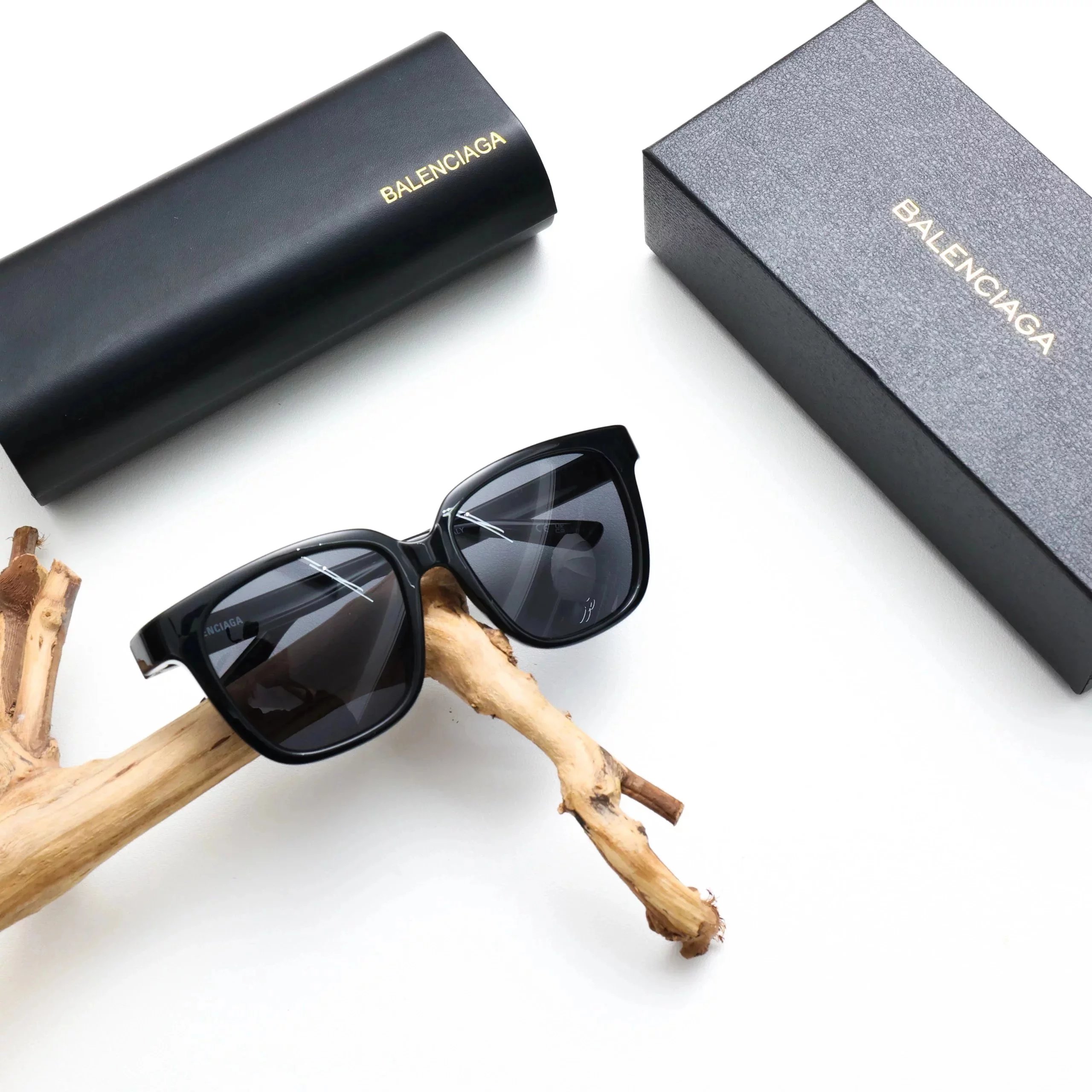 Item ID 8404 BLCG sunglasses -2023 New style - Lightweight futuristic sunglasses -