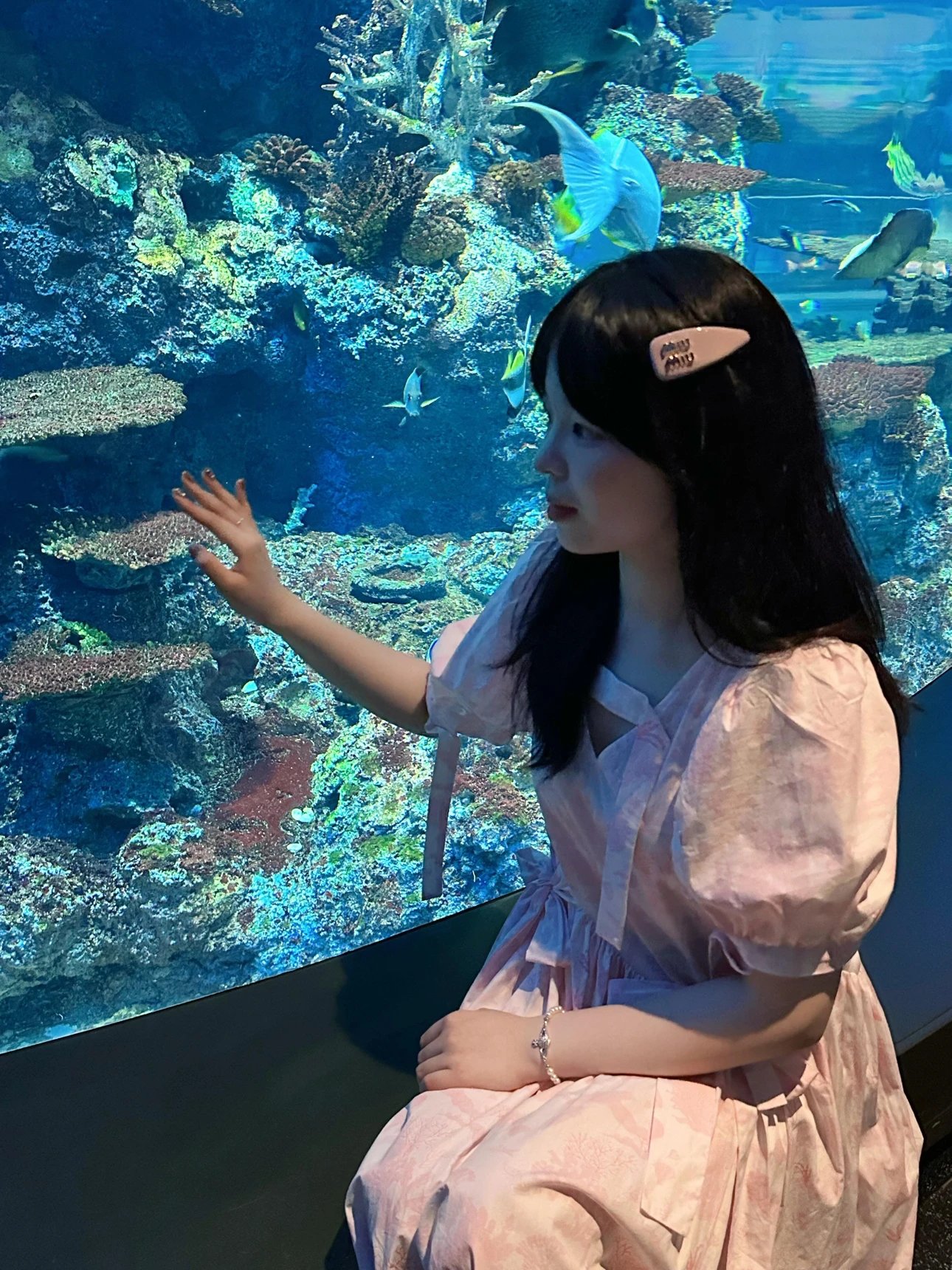 Item ID 8381 M1u-M1u- Miu Miu -2023FW- Pink patent leather hairpin - gold hardware