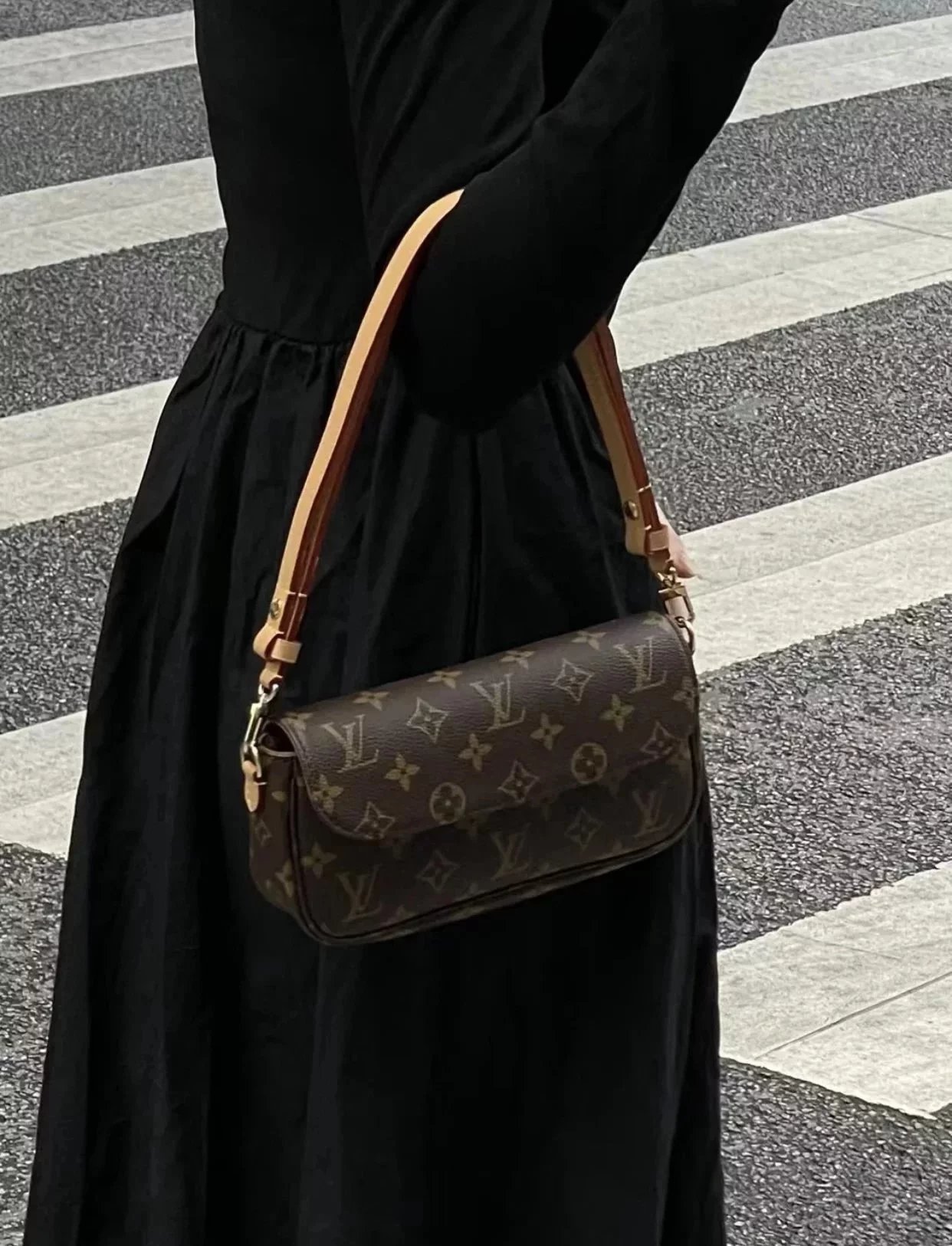 Item ID 8431 Advanced Customization - Wallet On Main IV Handbag - Underarm Bag - Ch