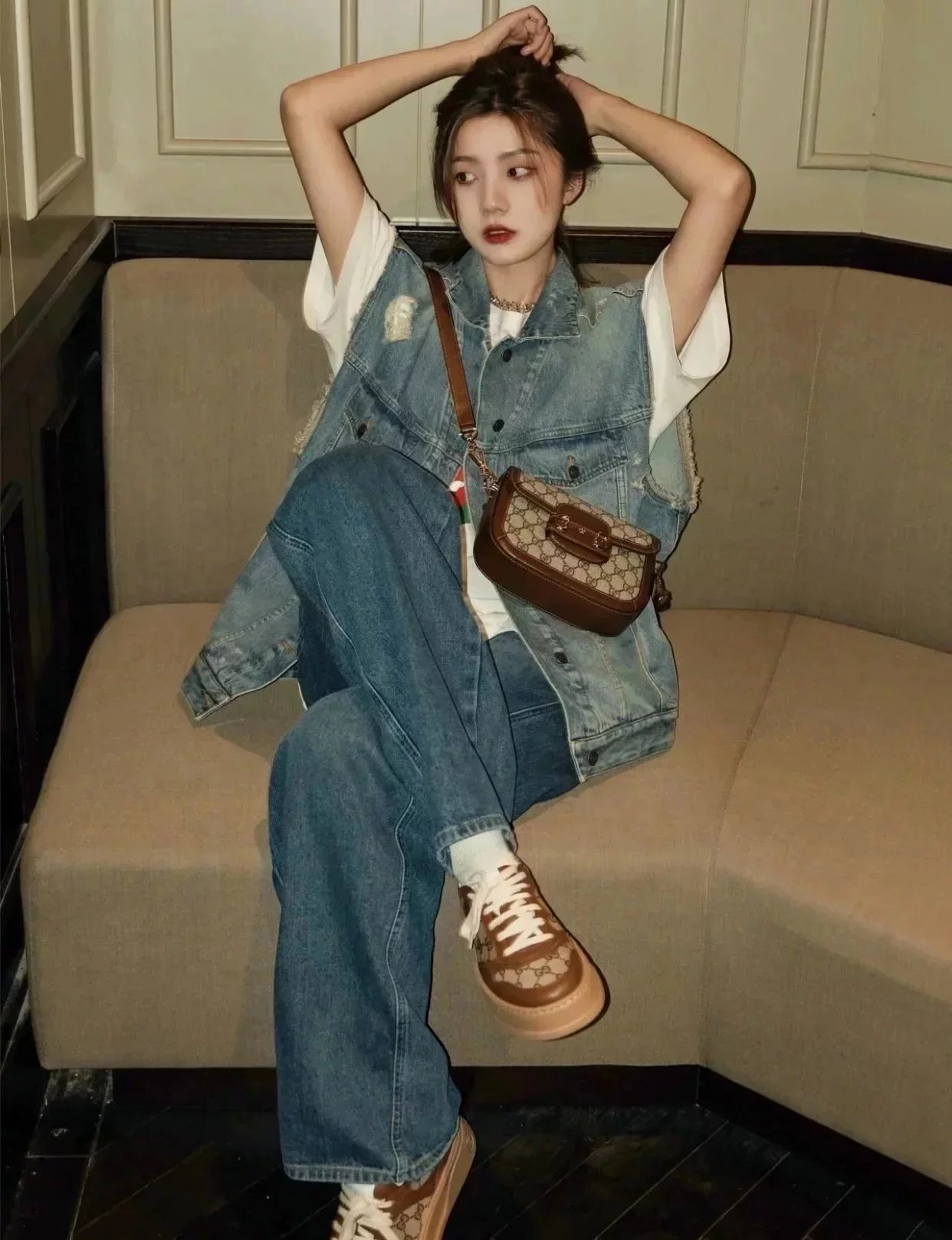 Item ID 8462 Correct oil edge - Needle car details _- GC floral saddle bag - Horseb