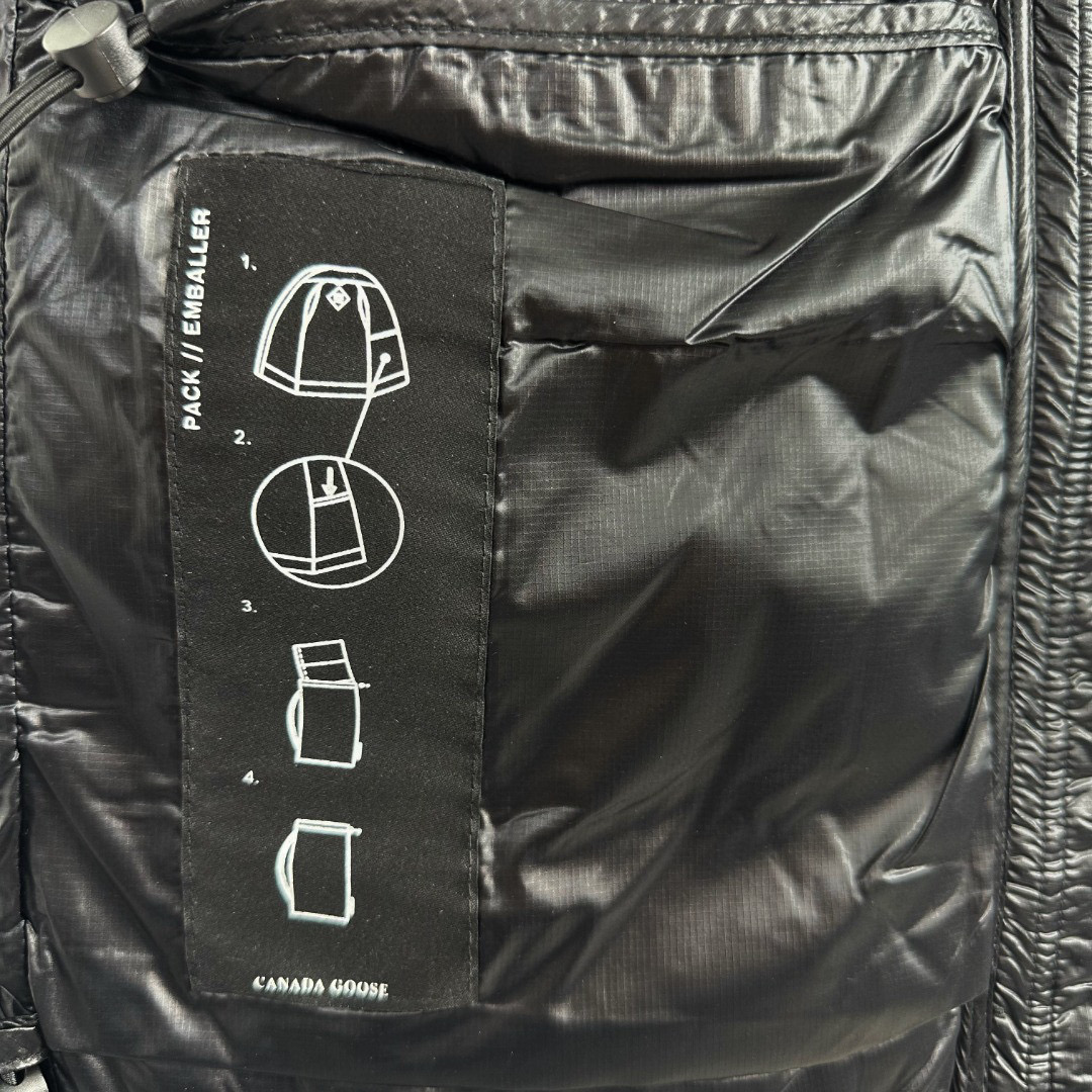 大鹅18马甲羽绒服