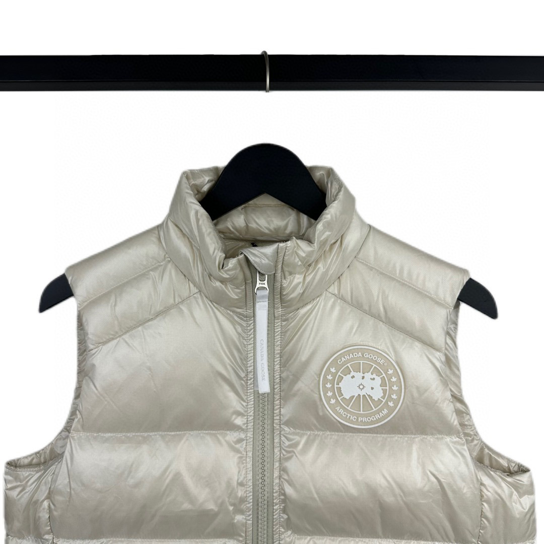 大鹅18马甲羽绒服