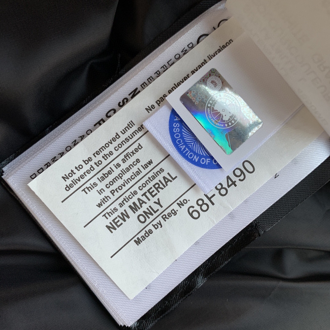 大鹅23男款黑标_羽绒服