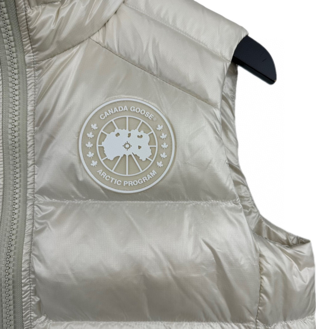 大鹅18马甲羽绒服