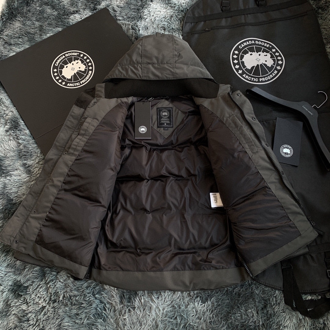 大鹅23男款黑标_羽绒服