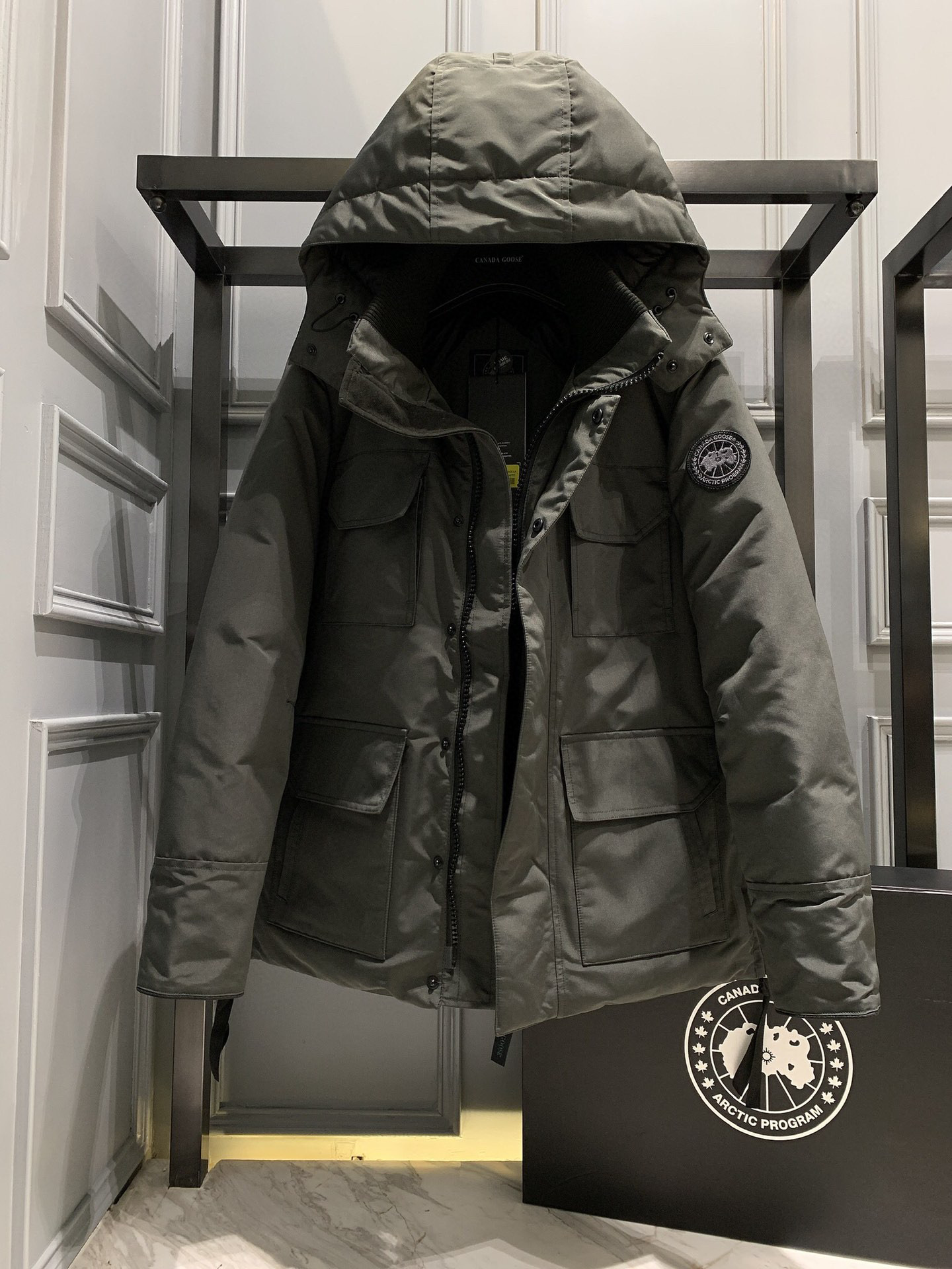 大鹅23男款黑标_羽绒服