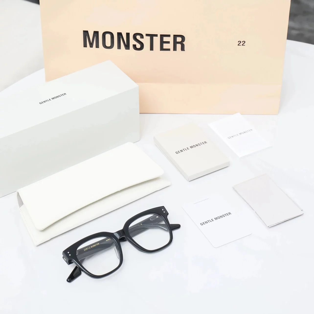 Item ID 8414 Two options - _Gentleman Monster_ - UNA.C-UNA.CN sheet Zeiss flat lens