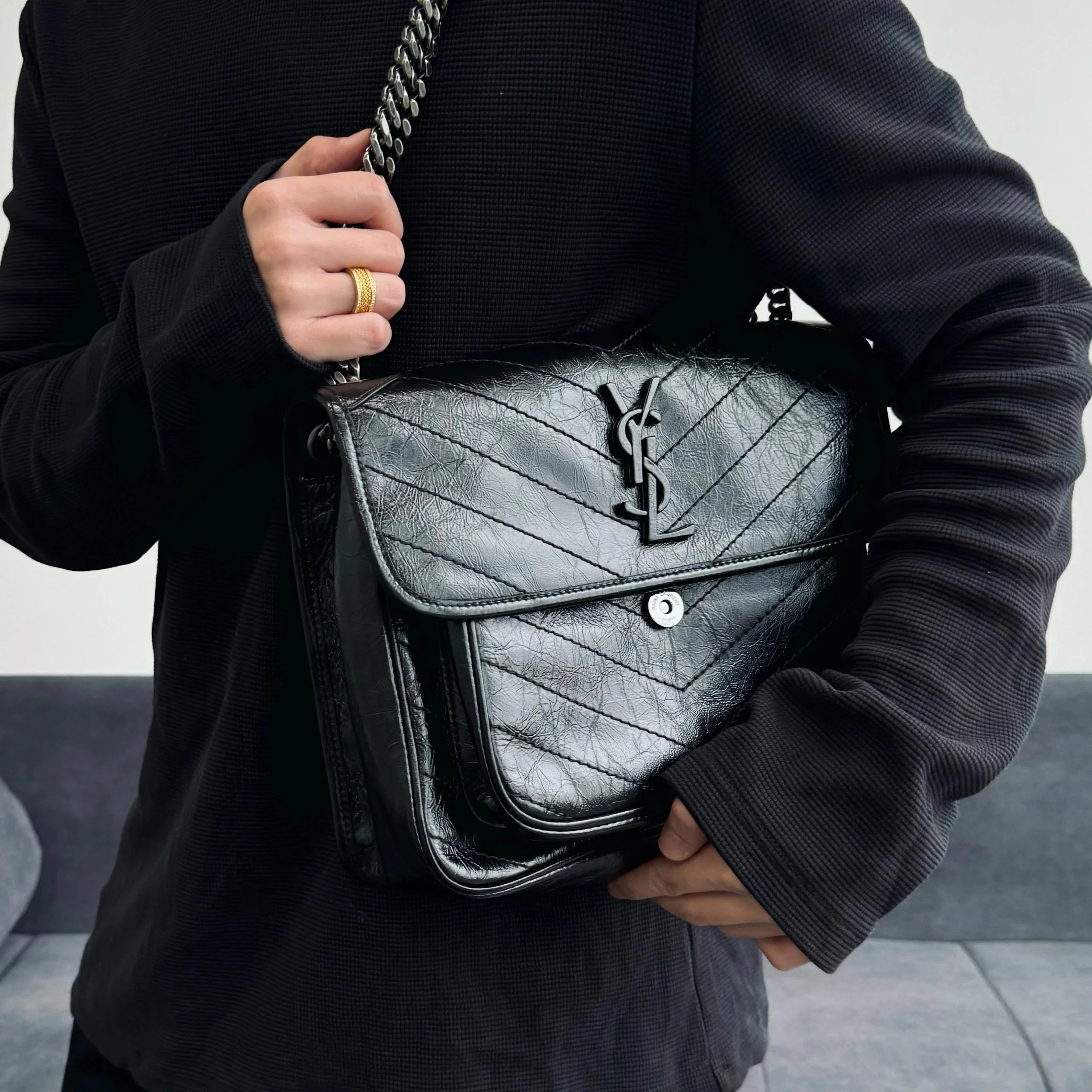 Item ID 8515 Yevs-SL-YS1- Classic -NIKI- flip chain bag - Silver chain black label