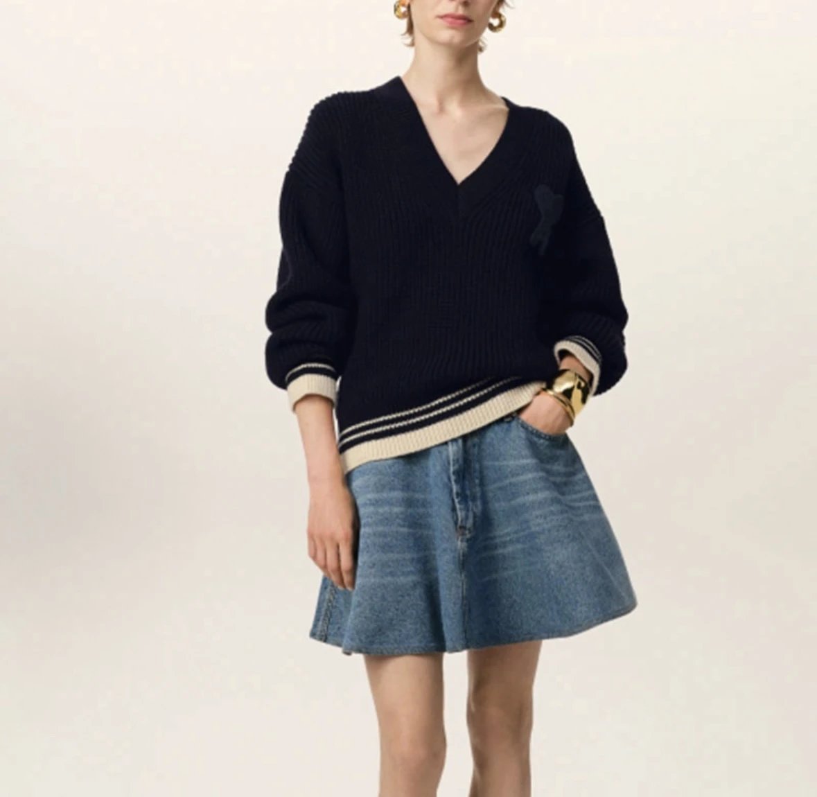 Item ID 8069 AMI love “ Custom weaving and dyeing yarn ” text logo woven stripes V